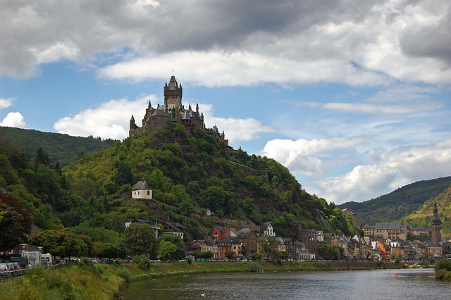 y Alpi2008 on Flickr.The beautiful small town of Cochem on Moselle river, Germany.