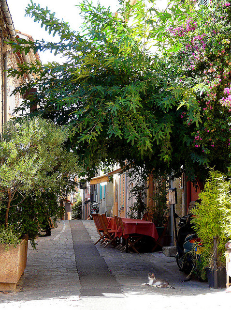 Street in old Saint Tropez, Cote d'Azur, France