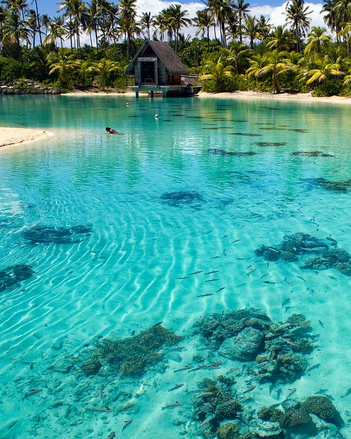 Turqoise waters of Bora Bora lagoon in French Polynesia