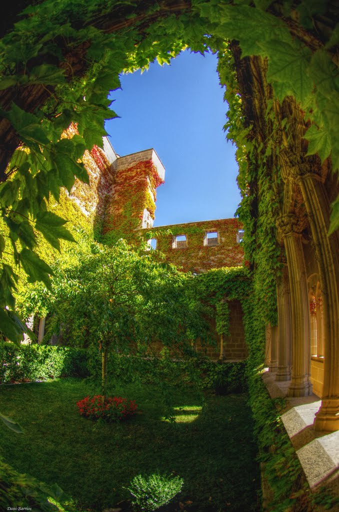 “Queen’s gardens at Palacio Real de Olite / Spain .”